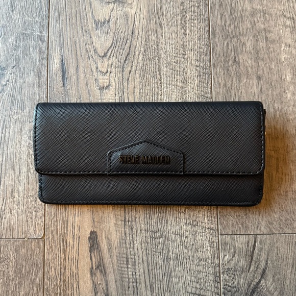 Steve Madden Black Pebbled Black Logo Wallet - Picture 1 of 4